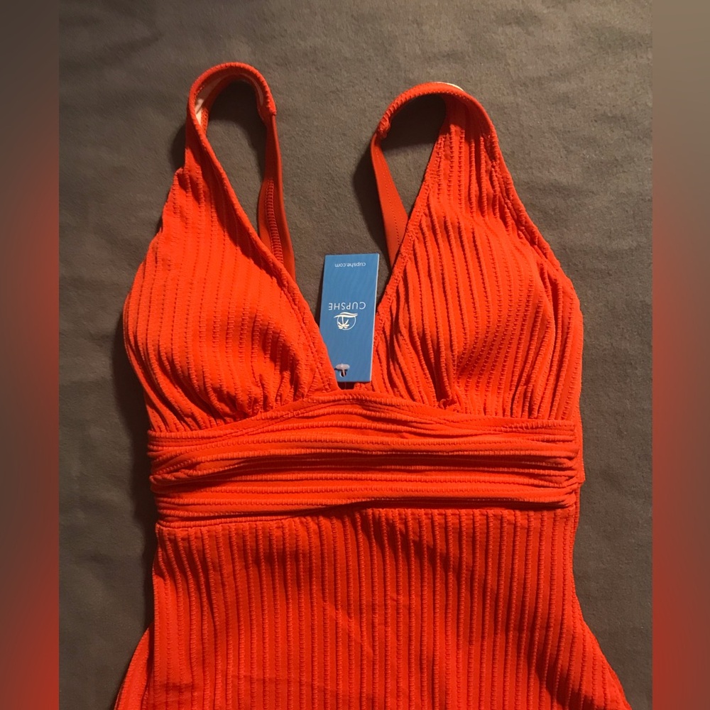 Cupshe Red Ribbed One Piece Swimsuit - Picture 3 of 7